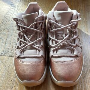 Air Jordan 11 Retro Rose Gold Size 6.5
